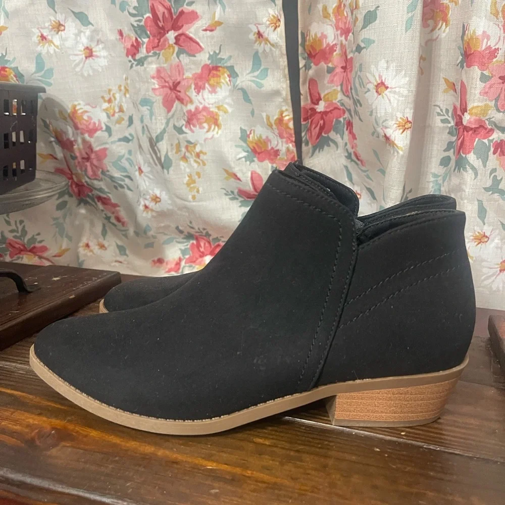 Time and Tru Black Faux Suede Ankle Booties - Size 9 NWOT